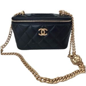 CHANEL Vanity case with Chain 🔥RARE🔥